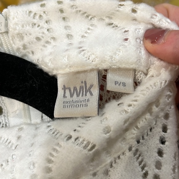 White knit crochet mock neck top - Picture 3 of 8